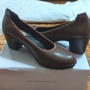 DreamPairs Brown pumps NWOT